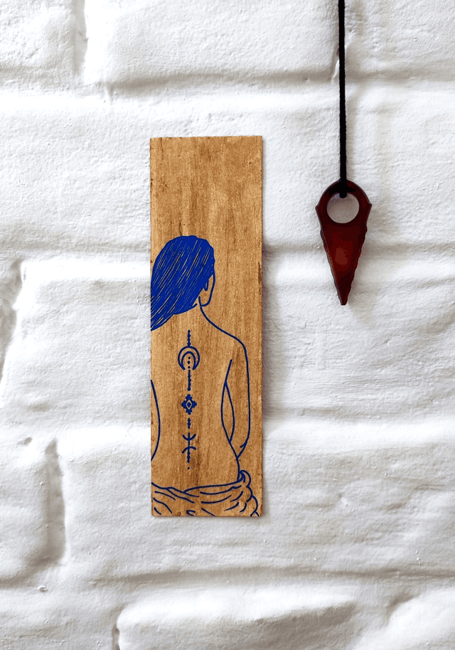 Femme au dos tatoué